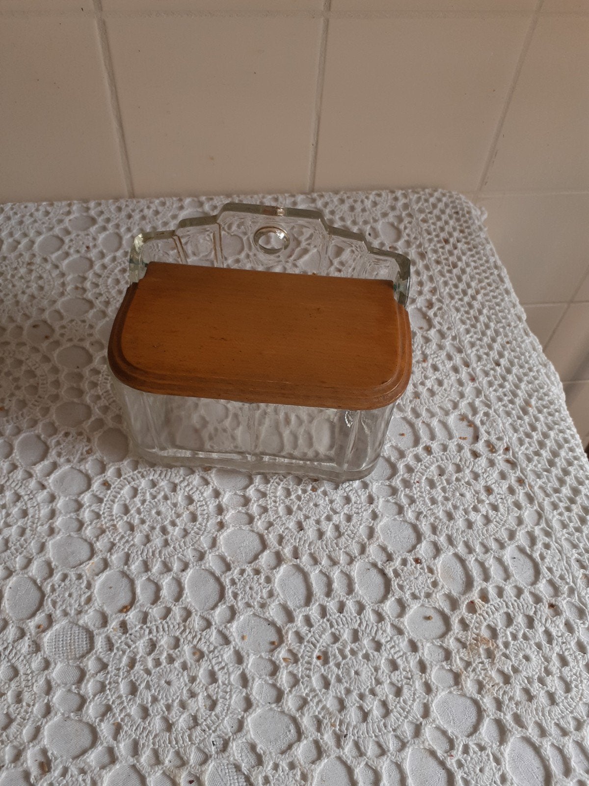 Oude zoutpot persglas en houten deksel, Ophalen of Verzenden