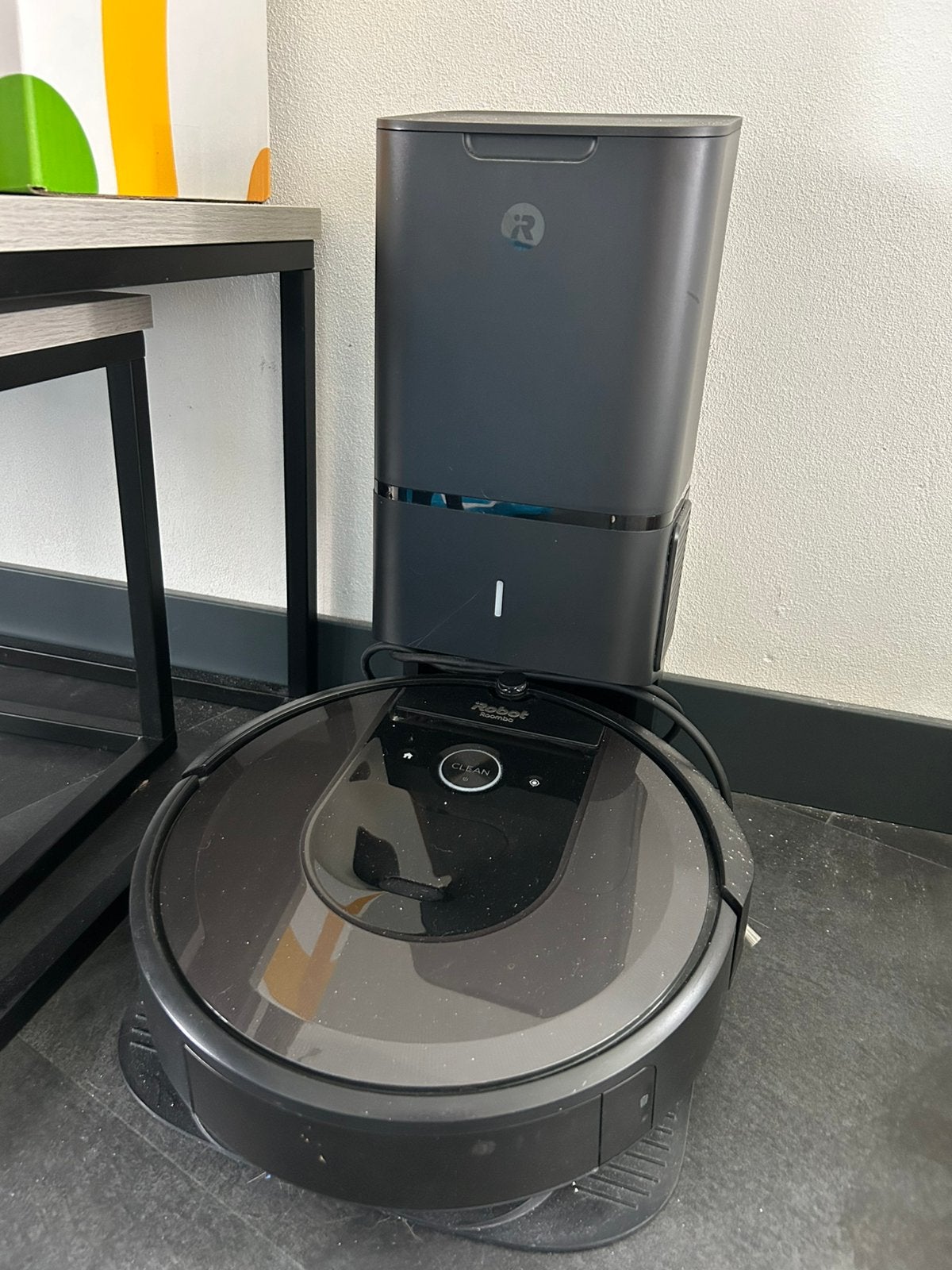 Roomba iRobot stofzuiger I7+ met oplaadstation, Witgoed en Apparatuur, Ophalen, Gebruikt, Robotstofzuiger, IRobot