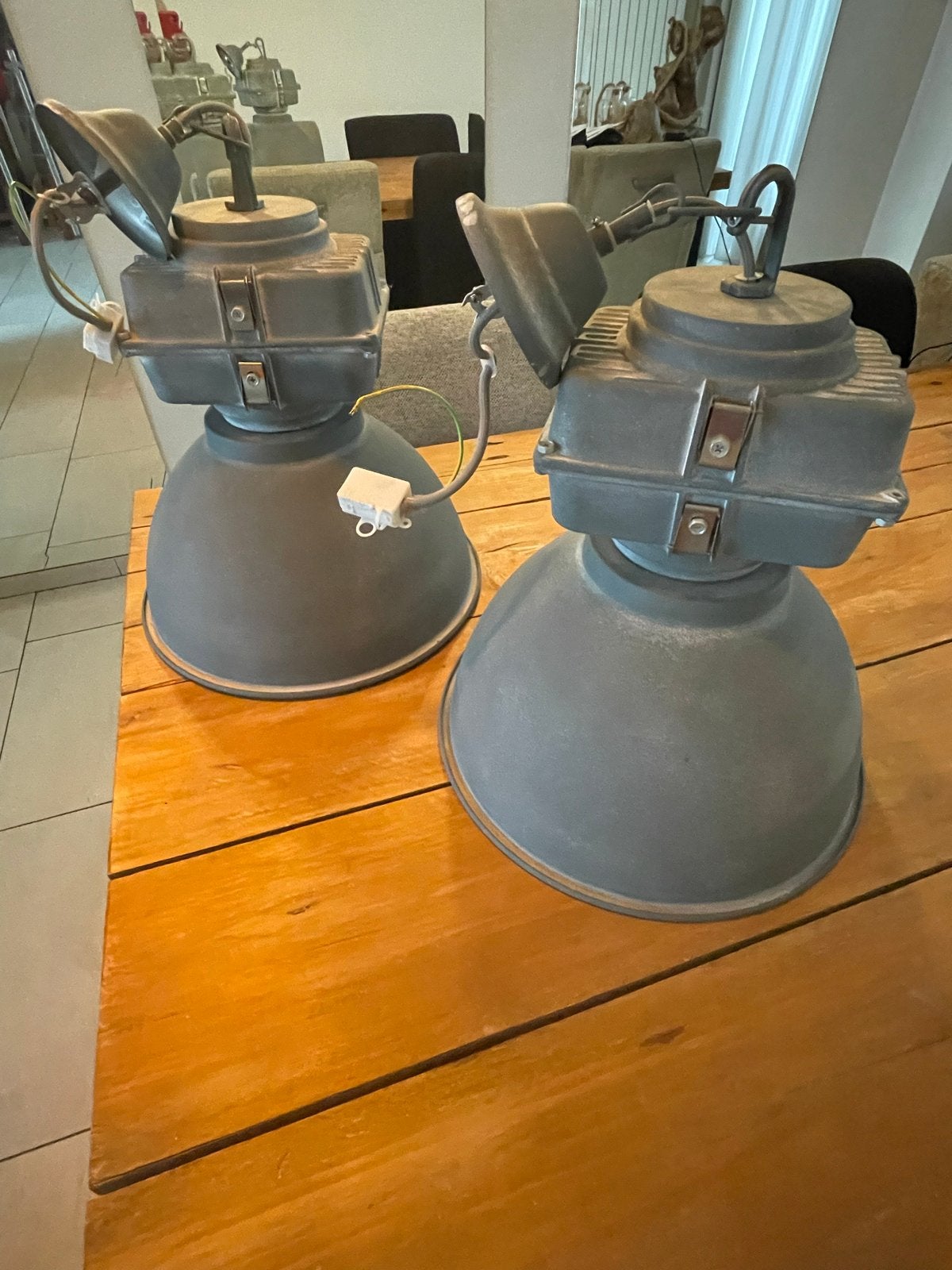 Set van 2 Industriële Hanglampen - Grijs Metaal, Ophalen, Gebruikt, Metaal, E27 (groot)