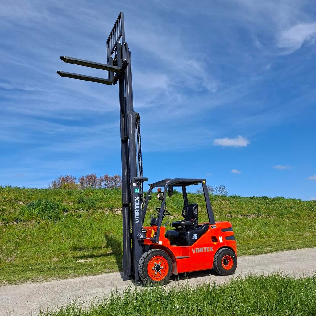 Te koop (Nieuwstaat) heftruck 3 ton diesel triplomast, 3000 tot 4000 kg, Diesel, Heftruck, Ophalen of Verzenden