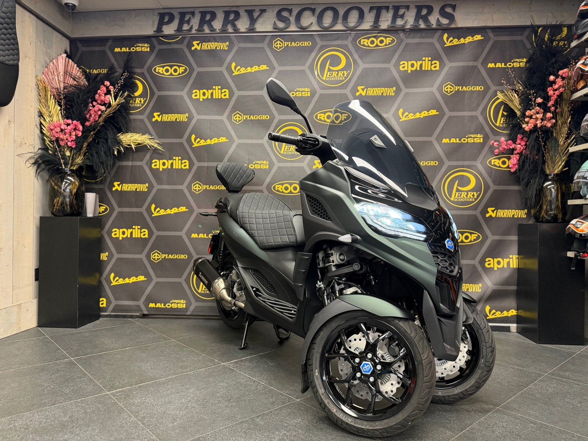 Piaggio MP3 310 HPE Sport EURO5+ 2026 | EXCLUSIVE |AKRAPOVIC