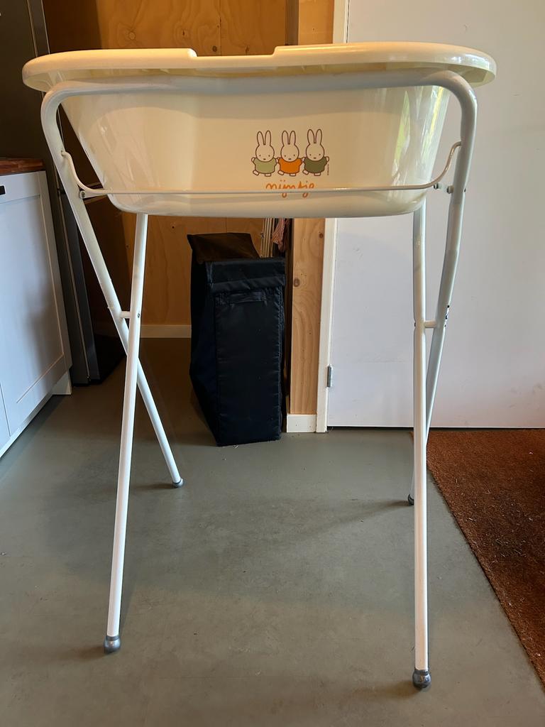 Nijntje Babybadje met standaard, Kinderen en Baby's, Badjes en Verzorging, Gebruikt, Nijntje, Ophalen of Verzenden, Badje