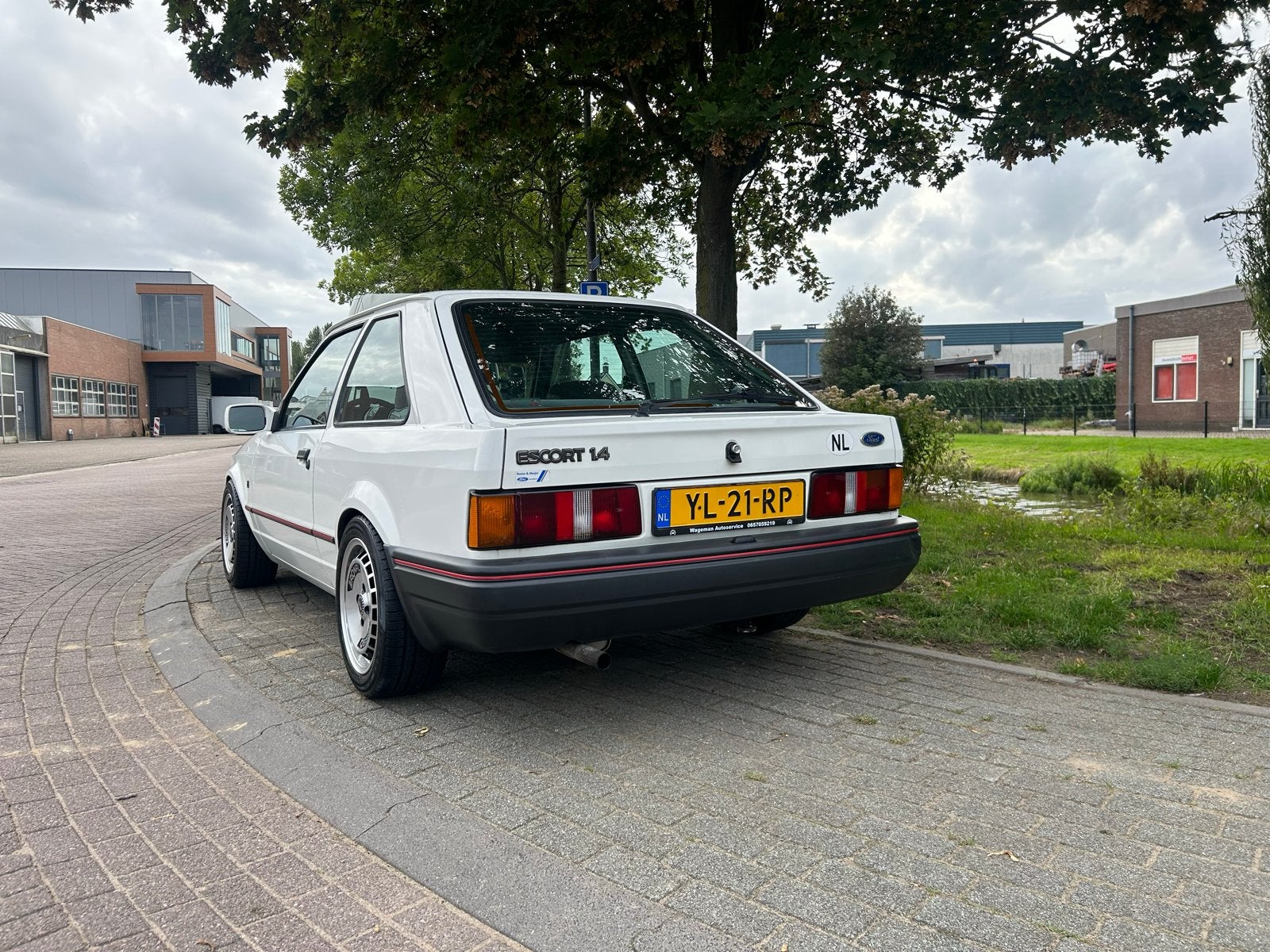 Ford Escort 1.6 XR3i 1990 Wit, Auto's, Voorwielaandrijving, Escort, 4 cilinders, 850 kg