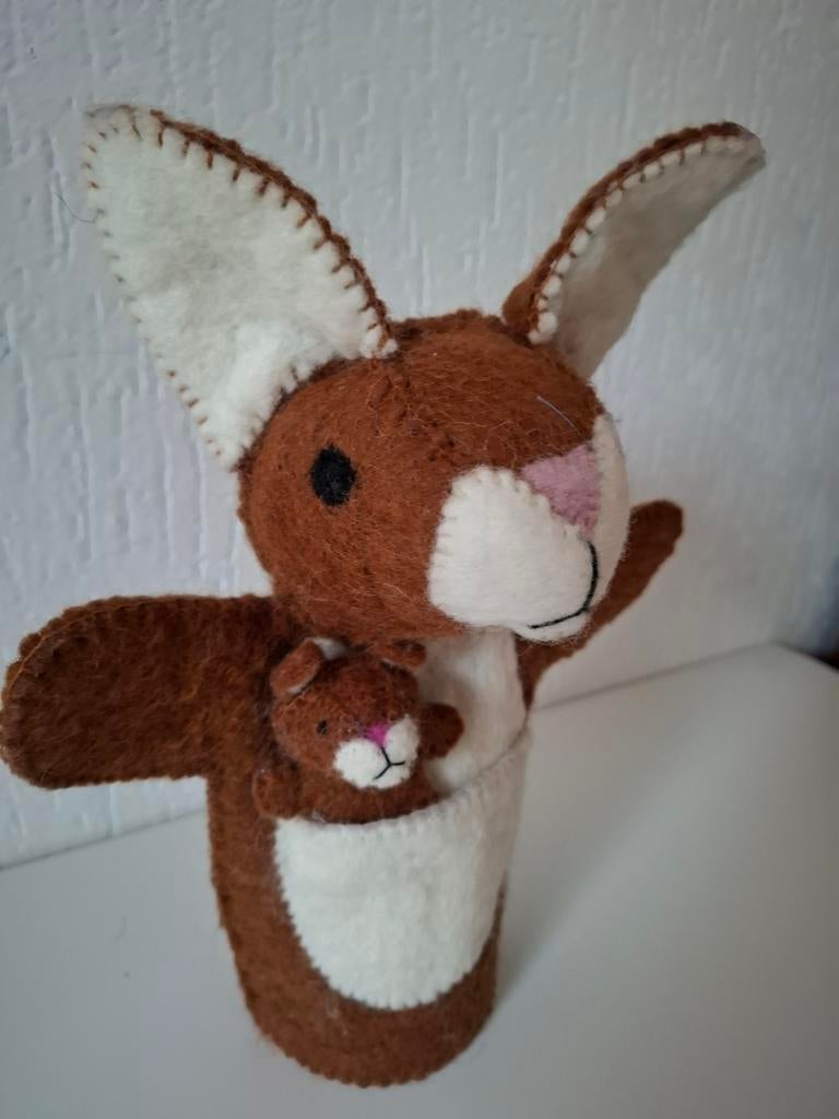 Kangoeroe handpop met baby - Handgemaakt vilt, Overige merken, Overige typen, Ophalen of Verzenden, Zo goed als nieuw