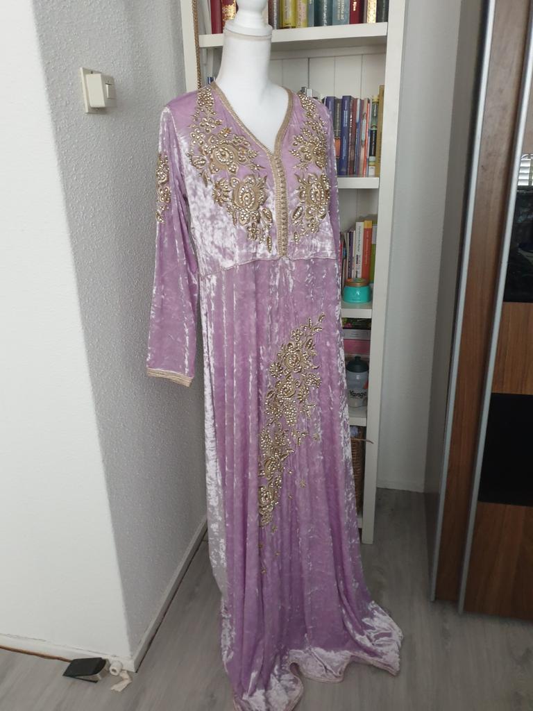Paarse fluwelen feestjurk met gouden borduursels, Kleding | Dames, Ophalen of Verzenden