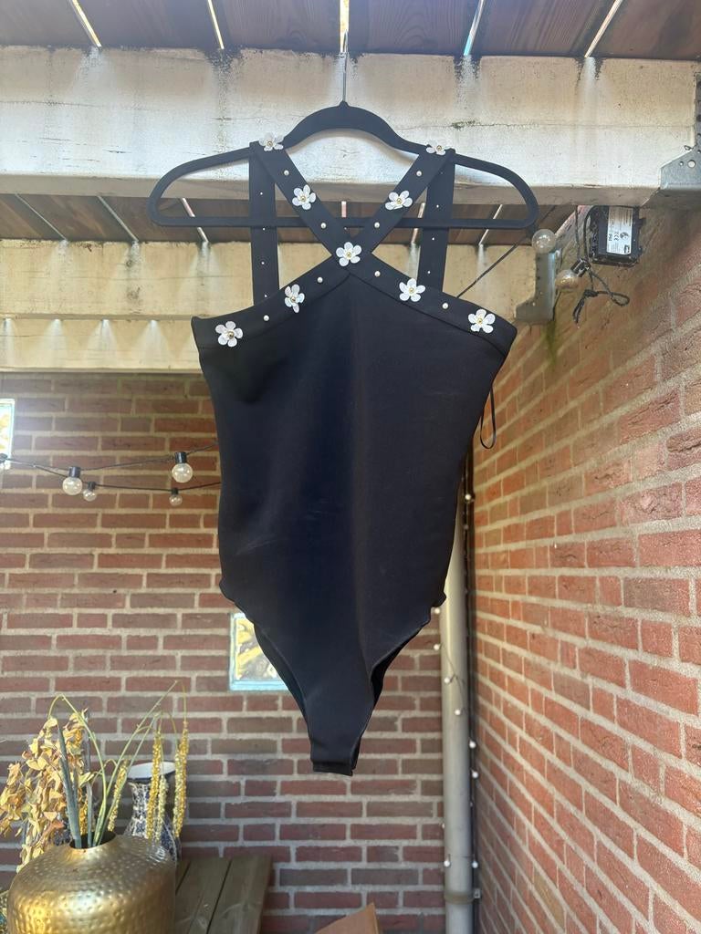 Zara zwarte body met witte bloemetjes, Zwart, Maat 42/44 (L), Nieuw, Ophalen of Verzenden