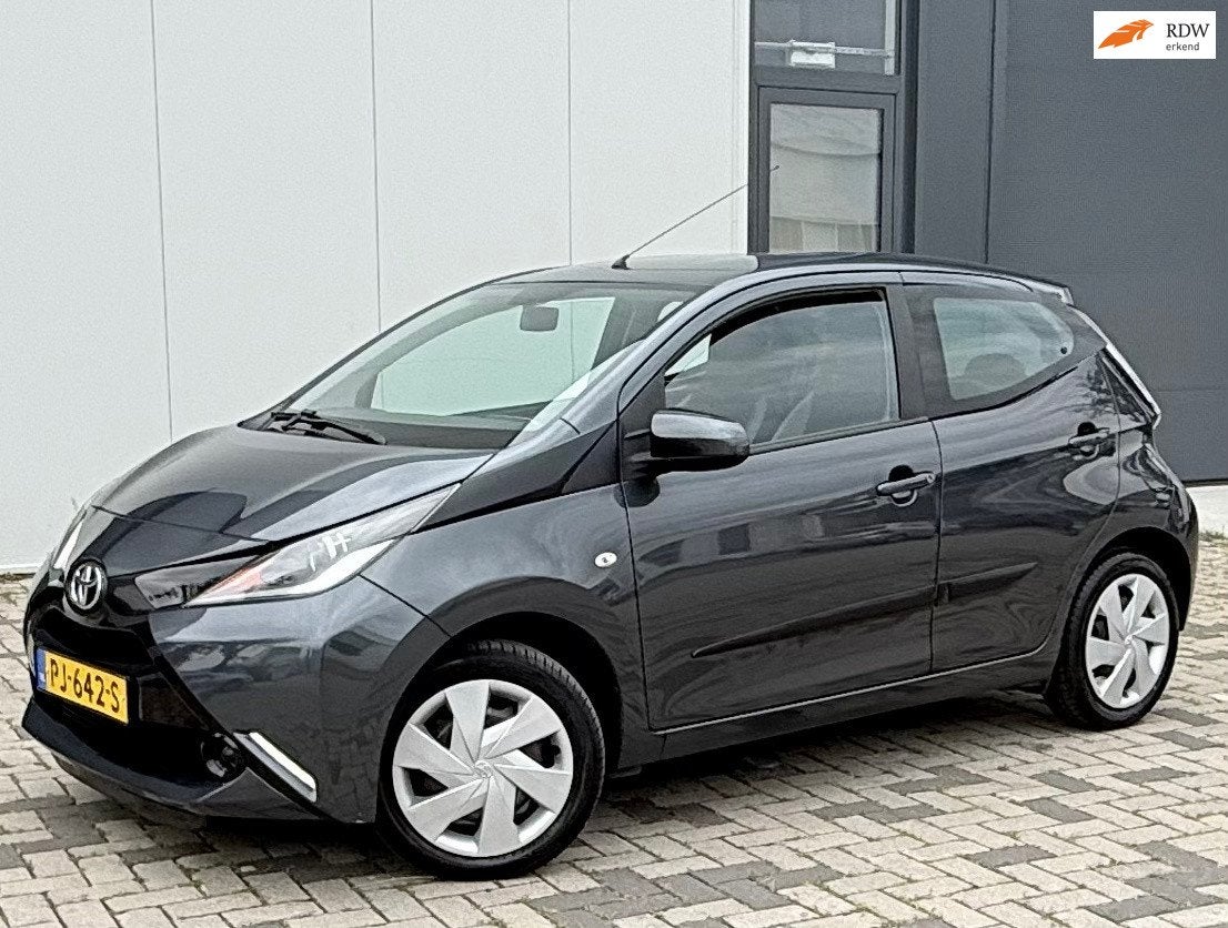 Toyota Aygo 1.0 VVT-i x-play AIRCO CAMERA DEALER ONDERHOUDEN, Voorwielaandrijving, Euro 5, Stof, Gebruikt