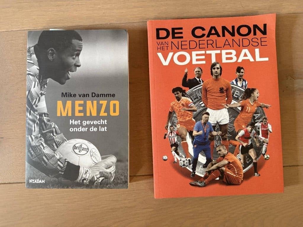 2 voetbalboeken: Menzo, De Canon van het Nederlandse Voetbal, Ophalen of Verzenden, Zo goed als nieuw, Balsport