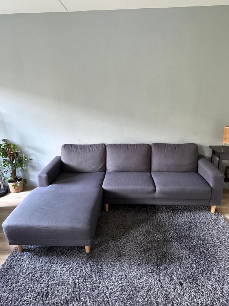 Comfortabele donkergrijze chaise longue bank (Jysk egense), Ophalen, Zo goed als nieuw, Stof