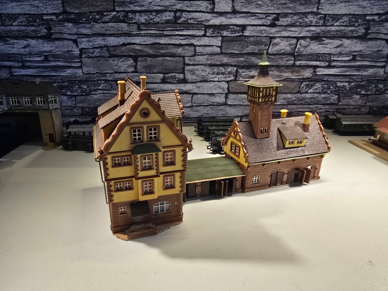 politiebureau met garages N spoor trein 1:160, Overige merken, Gebruikt, Gelijkstroom of Wisselstroom, Brug, Tunnel of Gebouw