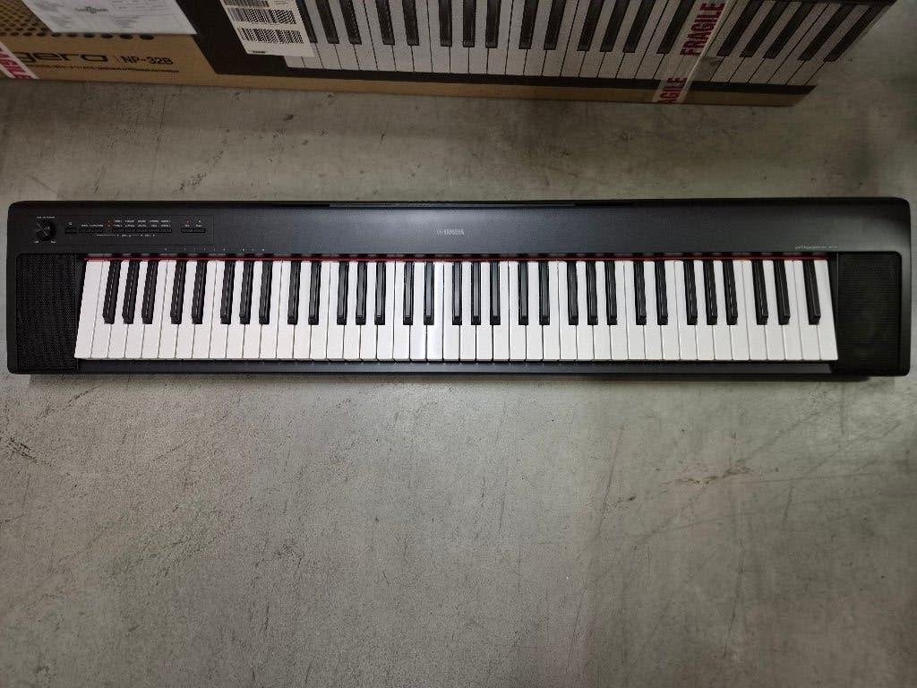 Yamaha Piaggero NP-32 B Keyboard / dig.Piano (76 Toetsen), Muziek en Instrumenten, Ophalen, Yamaha, Zo goed als nieuw, Aanslaggevoelig