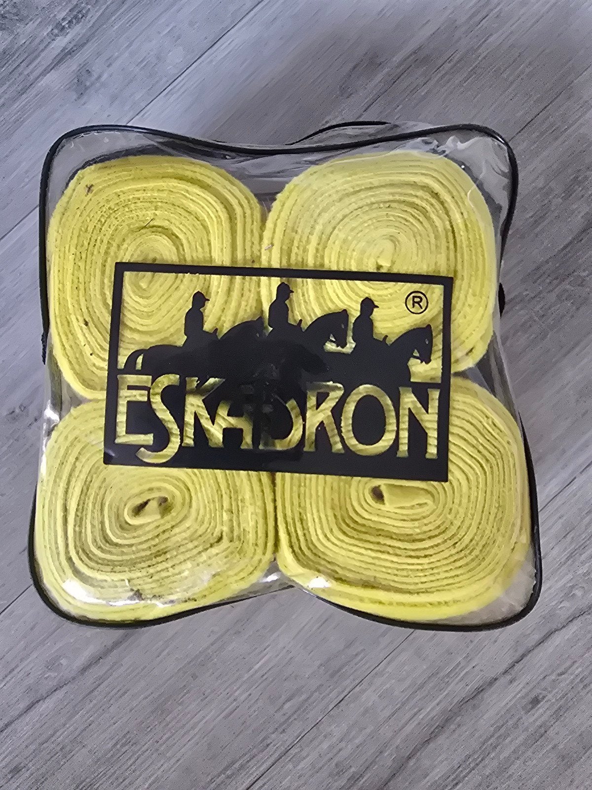 Eskadron bandages fleece, Ophalen