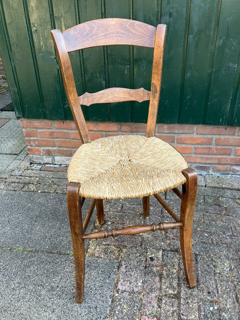 antiek houten stoel met rieten biezen zitting, Ophalen