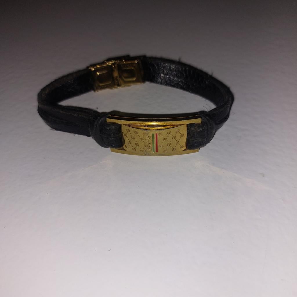 Gucci Leren Armband met Goudkleurige Sluiting, Sieraden, Tassen en Uiterlijk, Armbanden, Ophalen, Gebruikt, Zwart, Leer