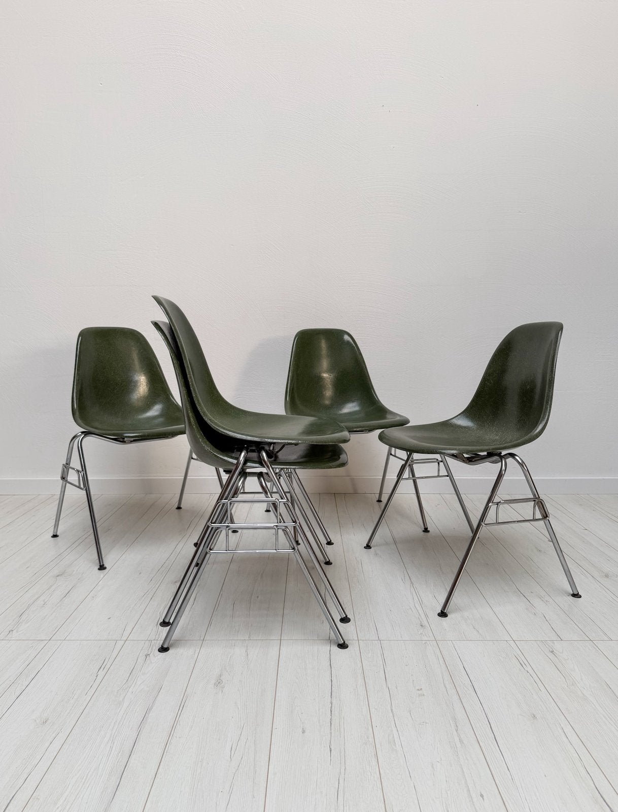 Vintage Eames fiberglass stoel Herman Miller groen jaren 70, Ophalen of Verzenden, Zo goed als nieuw, Overige kleuren, Vijf, Zes of meer stoelen