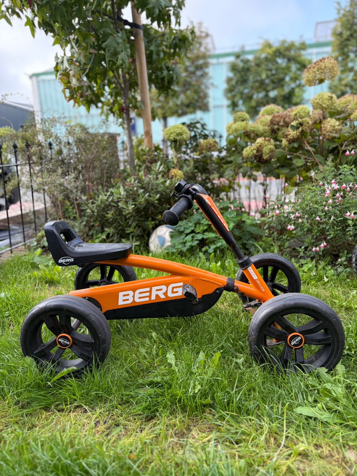 Berg buzzy skelter - oranje, Kinderen en Baby's, Ophalen, Zo goed als nieuw, Berg