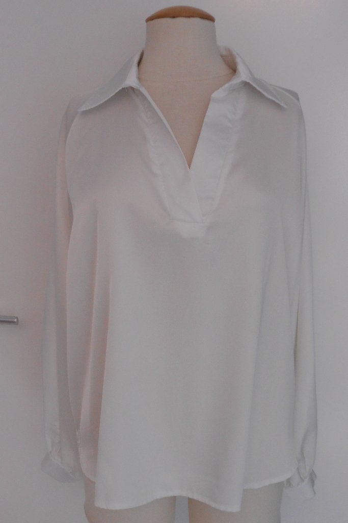 glanzende blouse wit mt 42/44, Kleding | Dames, Wit, Maat 42/44 (L), Ophalen of Verzenden, Onbekend