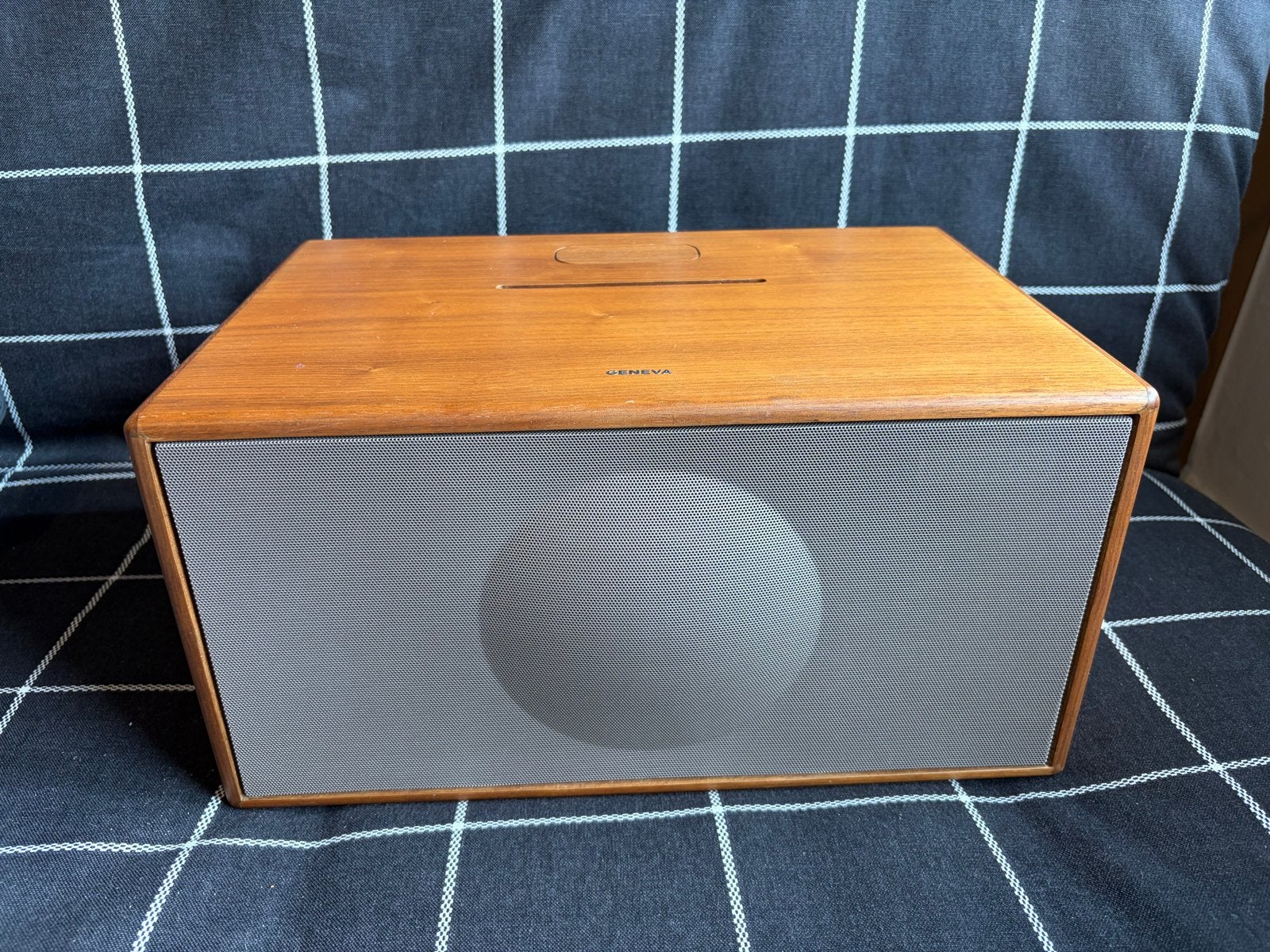 Geneva Sound System Model M - Houten uitv. CD werkt niet, Tuner of Radio, Zo goed als nieuw, Microset, Ophalen