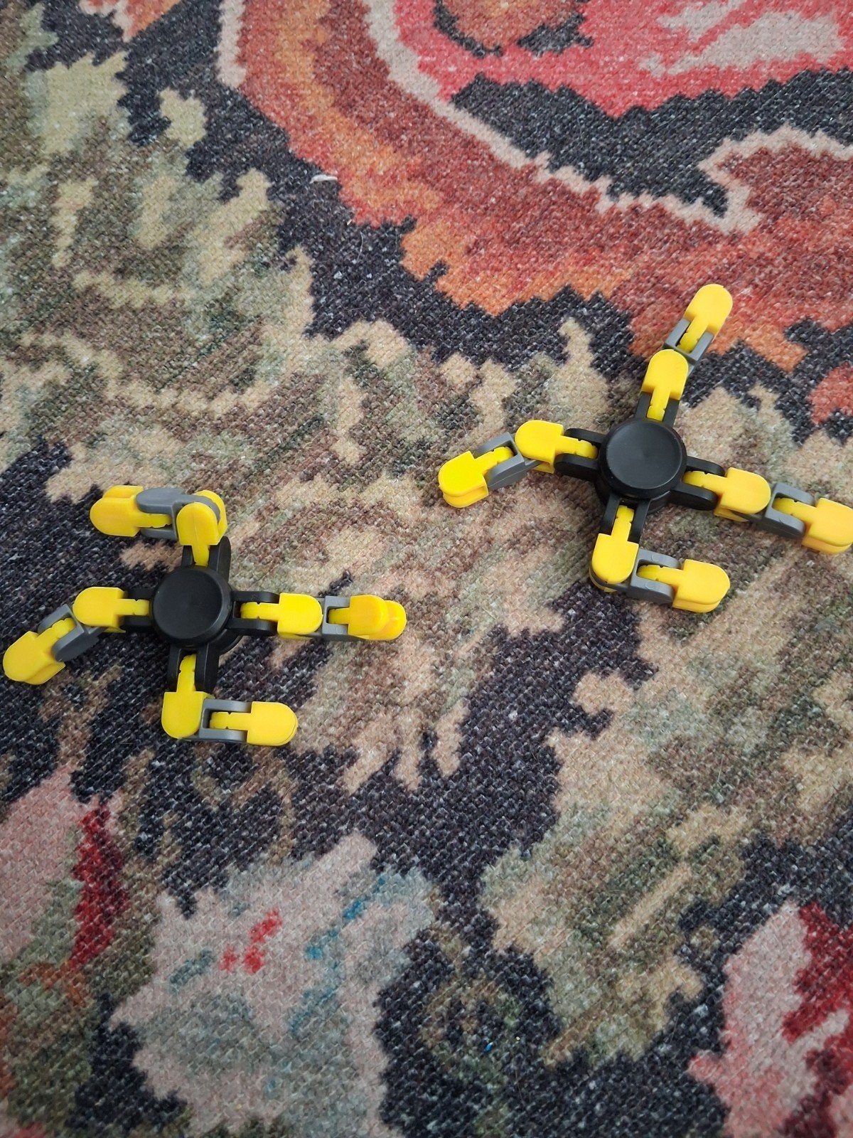 2x Fidget Spinners - Geel en Zwart, Ophalen, Gebruikt, Jongen of Meisje