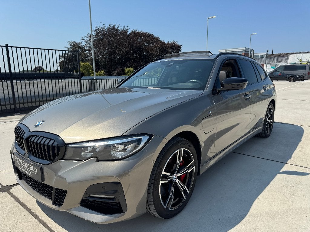 BMW 330e Touring M-Sport | Xdrive | Panorama dak | Topstaat!, Auto's, Automaat, 4 cilinders, Met garantie (alle), Vierwielaandrijving