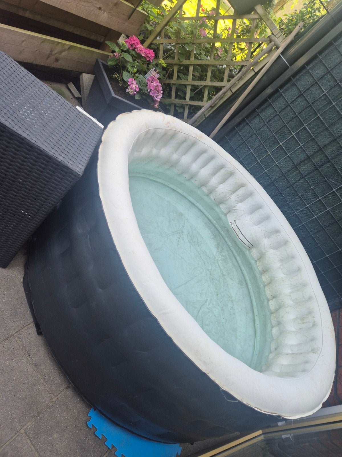 Opblaasbare jacuzzi met pomp, Tuin en Terras, Ophalen, Gebruikt, Pomp
