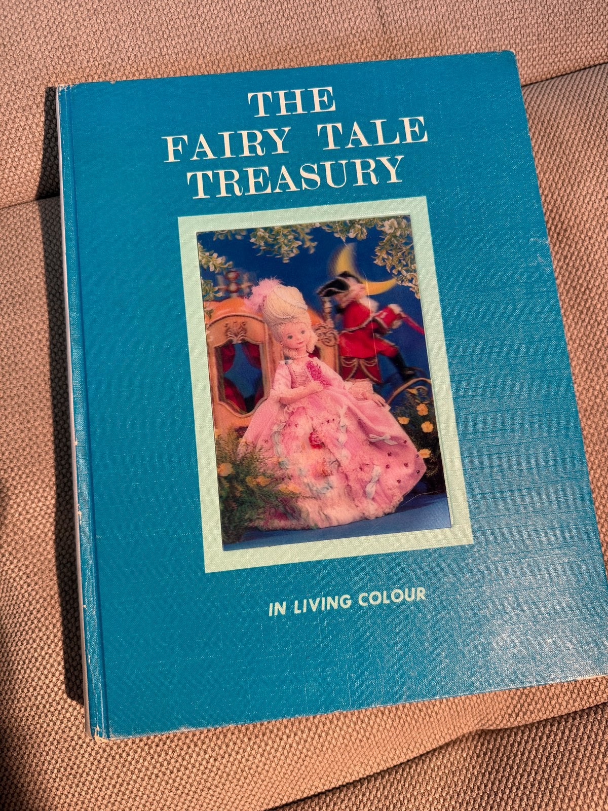 The Fairy Tale Treasury - Sprookjesboek uit 1967, Boeken, Ophalen of Verzenden, Gelezen