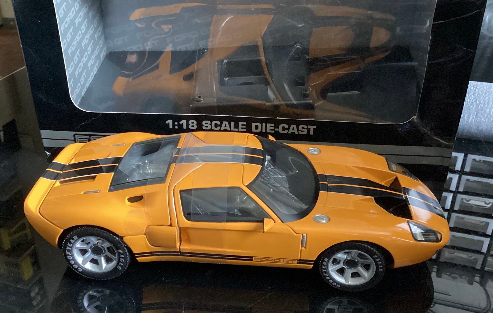 Ford GT40 1:18, Hobby en Vrije tijd, Modelauto's | 1:18, Ophalen of Verzenden, Zo goed als nieuw, Auto, Overige merken