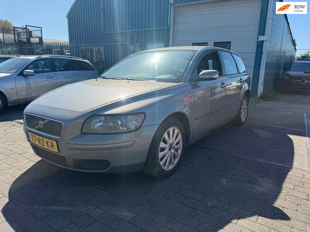 Volvo V50 1.6D Momentum export auto lees advertentie !, Auto's, Volvo, Voorwielaandrijving, Gebruikt, 4 cilinders, 700 kg