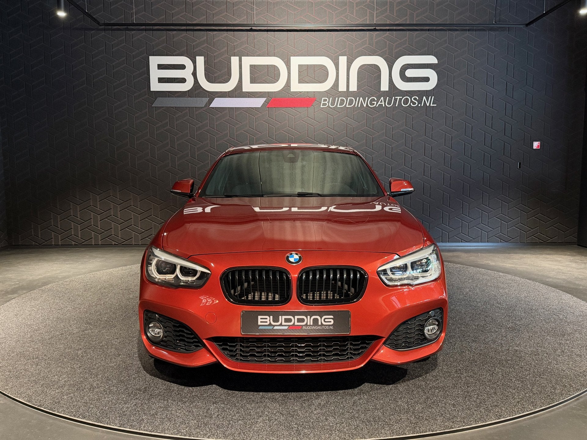 BMW 1-serie 118i Edition M Sport Shadow High Exe | Keyless, Auto's, Gebruikt, Overige kleuren, 1290 kg, 4 stoelen