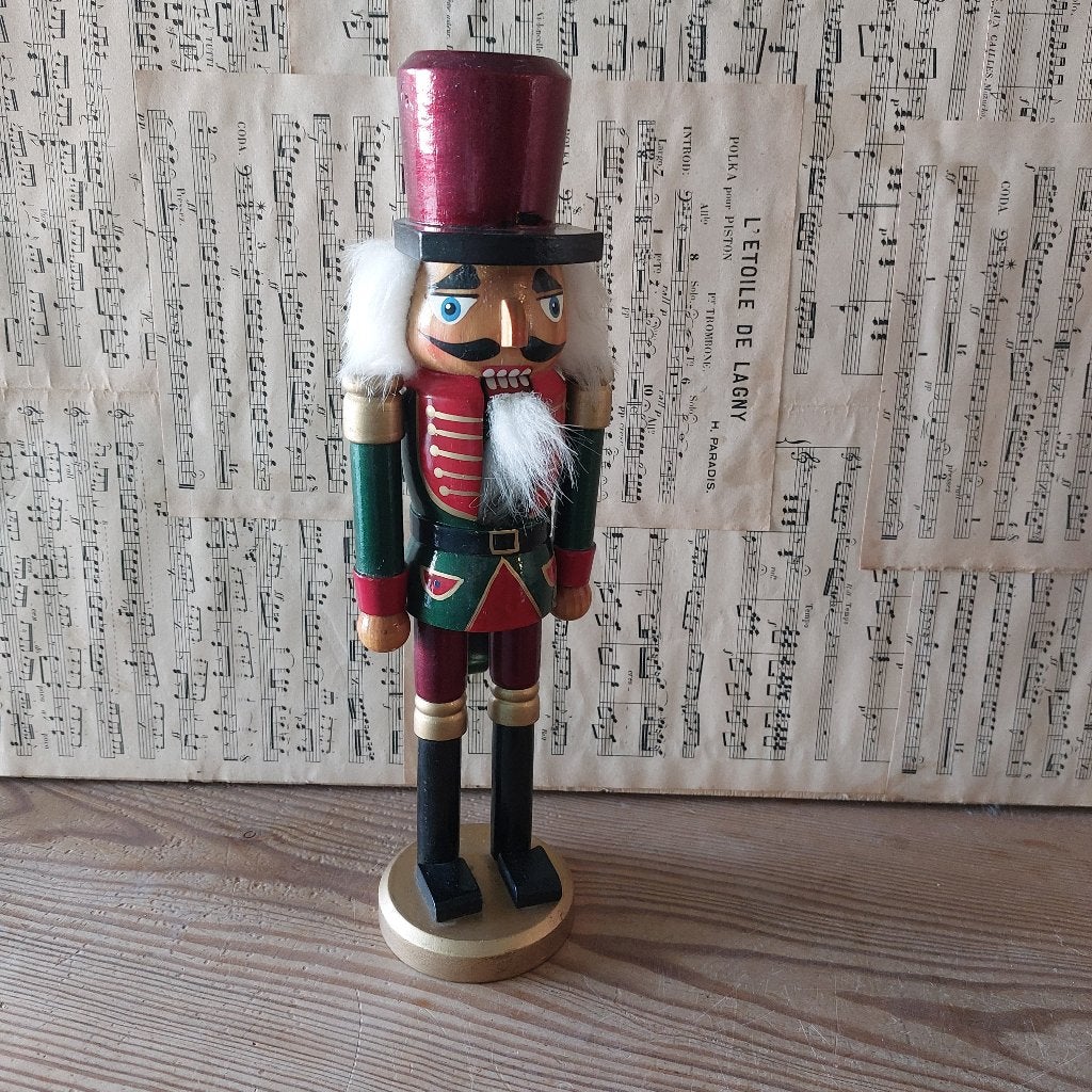 Mooie vintage notenkraker in rood en groen, 30 cm hoog, Ophalen of Verzenden, Gebruikt