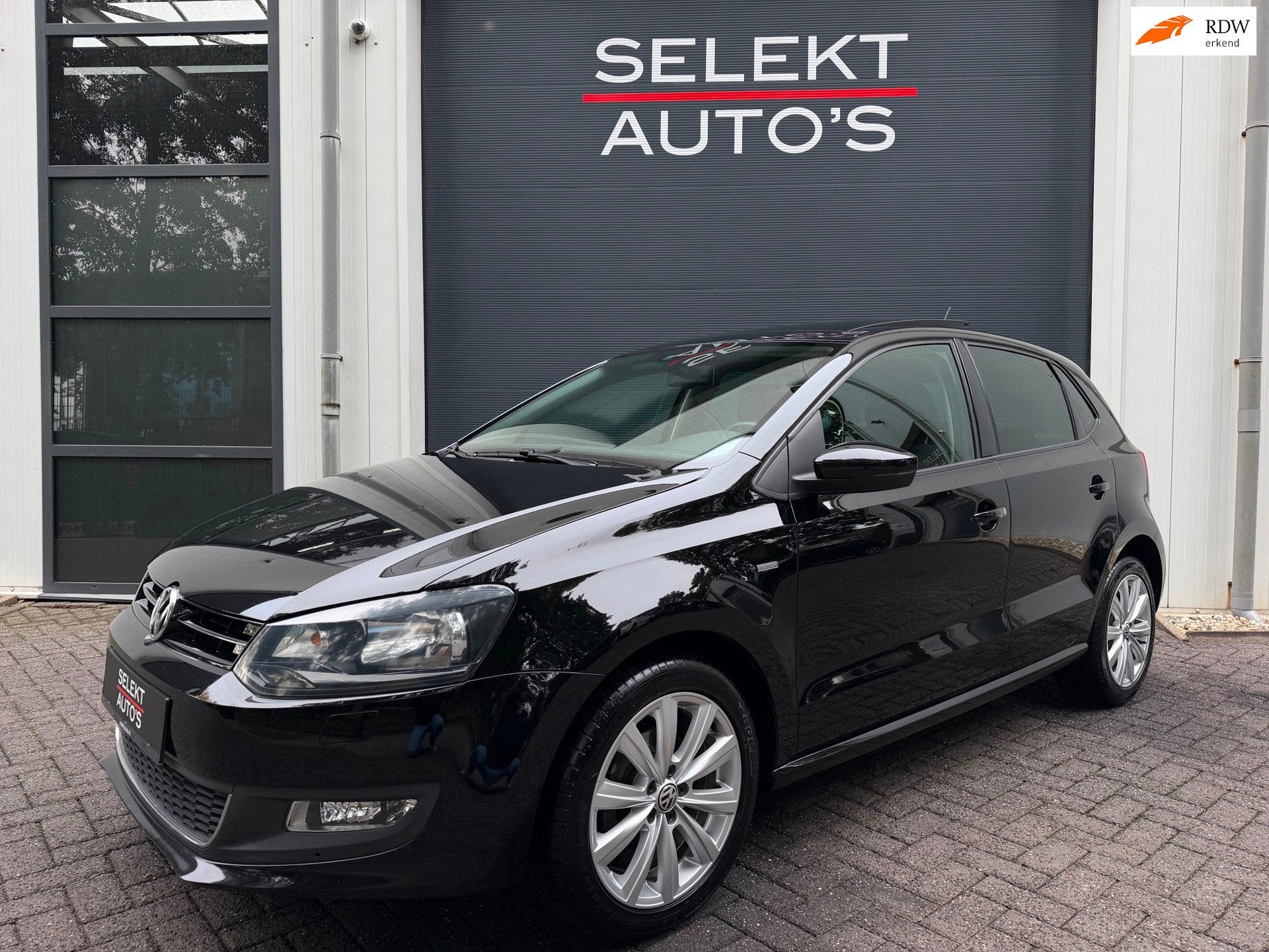 Volkswagen Polo 1.2 TSI Match 105 Pk Pano/Airco/Cruise/PDC/A, Voorwielaandrijving, Gebruikt, Zwart, Leder en Stof