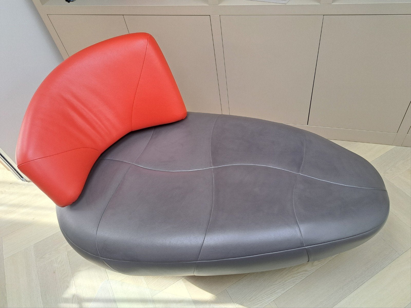 Leolux kikko chaise longeu, Ophalen, Zo goed als nieuw, Eenpersoons, Minder dan 150 cm