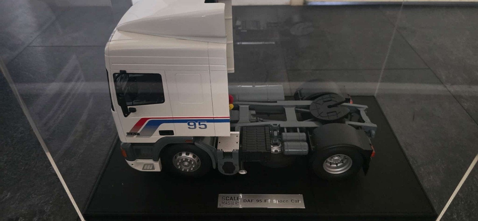 Dat 95 op schaal, Ophalen, Auto