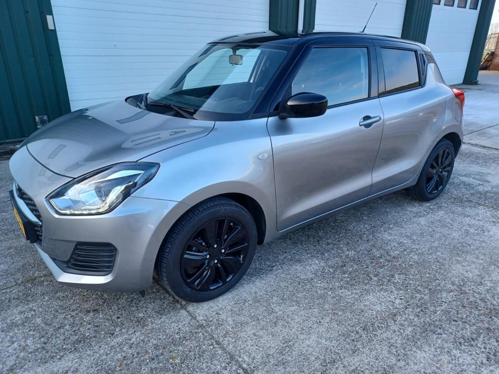 Suzuki Swift 1.2 83pk two color Hybrid  Adaptive Cruise navi, 83 pk, 4 cilinders, 400 kg, Swift