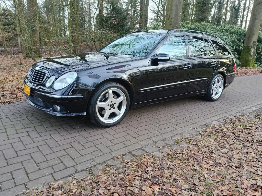 Mercedes E 500 V8 Elegance/AMG pakket/luchtvering/pano, Auto's, Automaat, Achterwielaandrijving, 5000 cc, Zwart