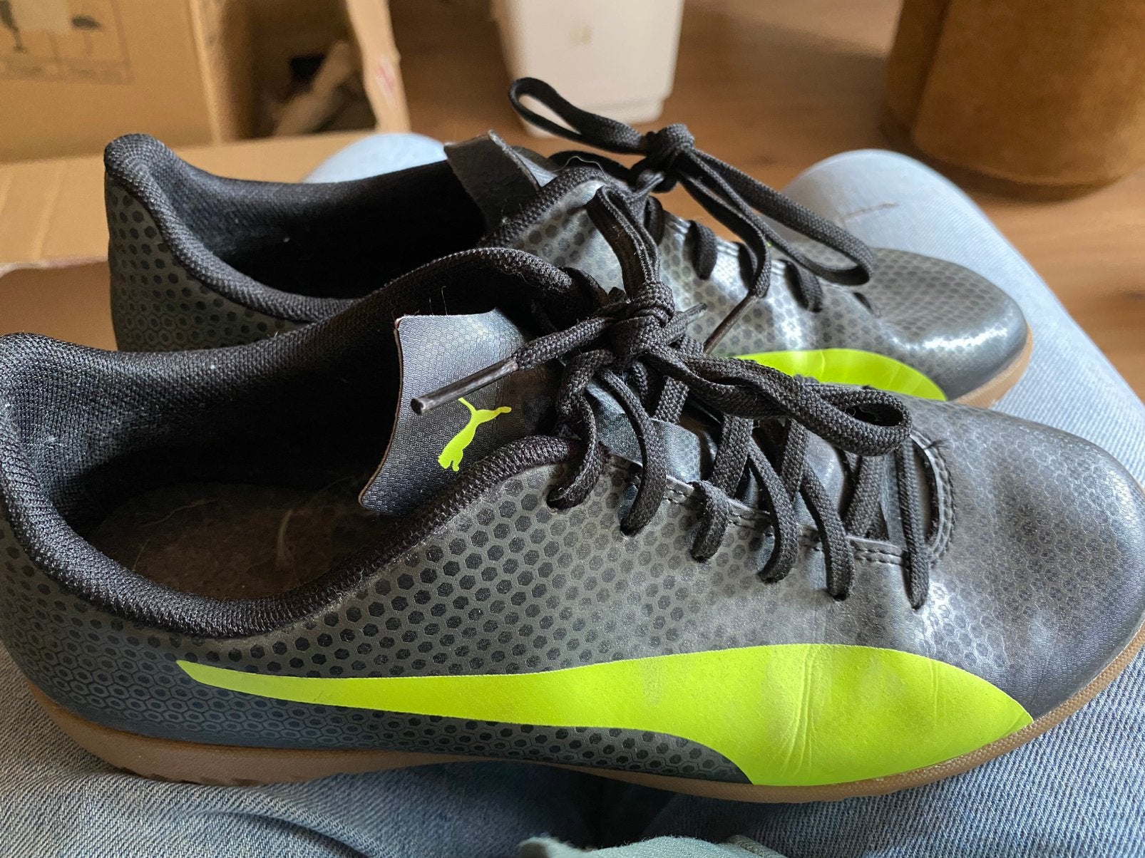 Zaalvoetbalschoenen maat 40 merk Puma, Ophalen of Verzenden, Zo goed als nieuw, Hardloopschoenen, Overige merken