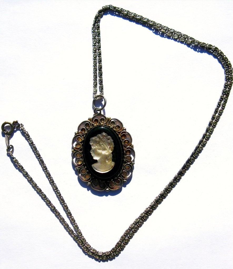 Jaren '30 camee hanger met verzilverde ketting: Germany., Ophalen, Overige materialen, Hanger