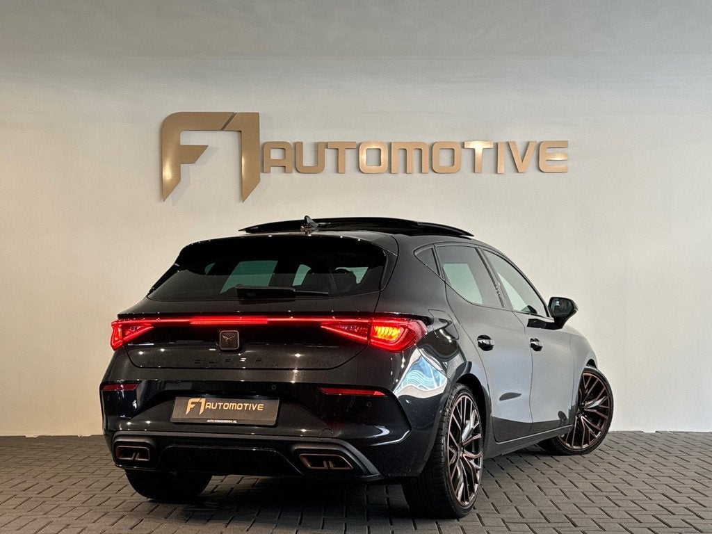 Cupra Leon 1.4 e-Hybrid VZ Business Pano|Sfeer|Camera|Keyles, Gebruikt, 4 cilinders, Leon, Leder en Stof