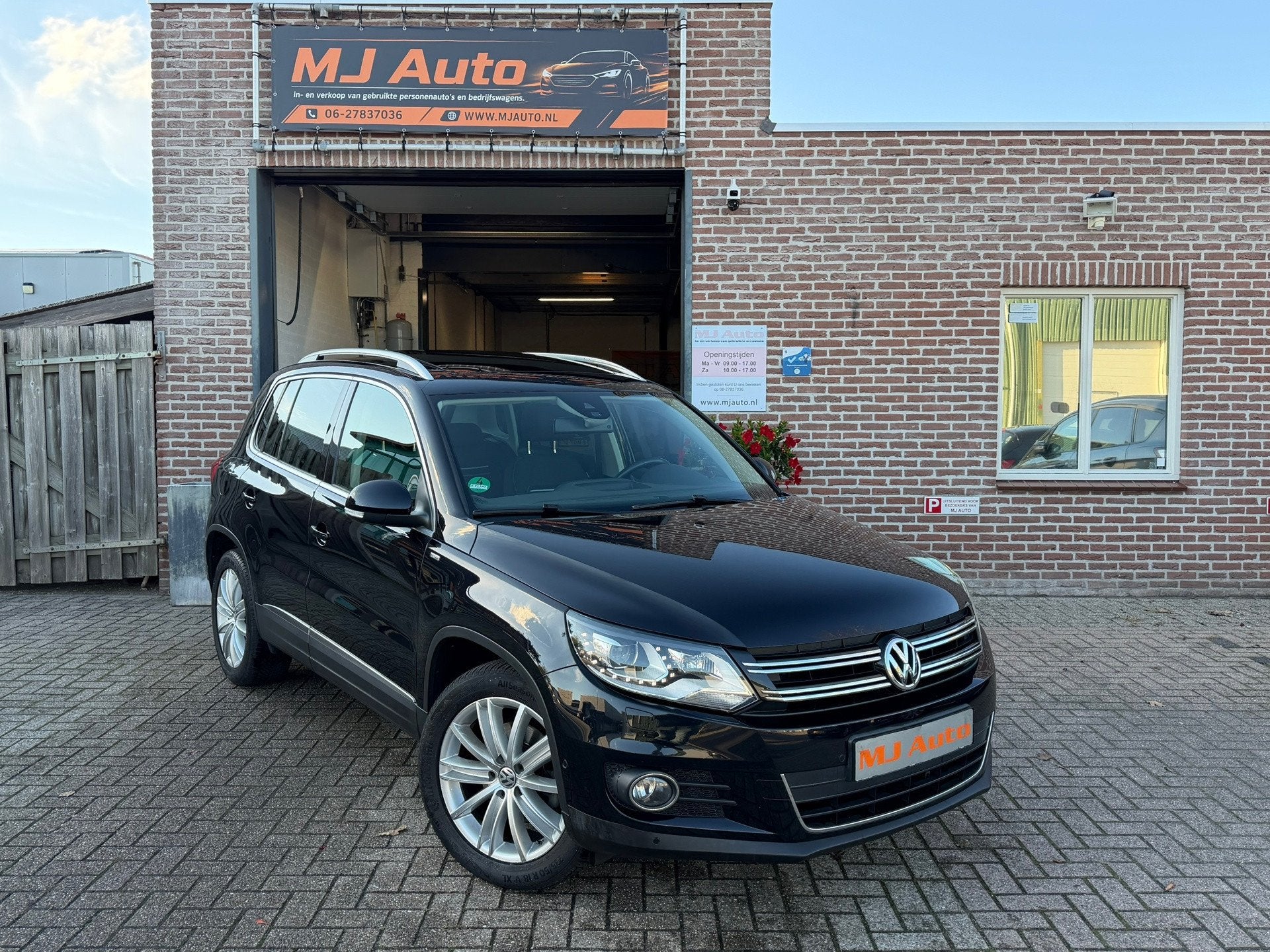 Volkswagen Tiguan 1.4 TSI Sport&Style navi trekhaak key less, Auto's, Voorwielaandrijving, Gebruikt, 4 cilinders, Zwart