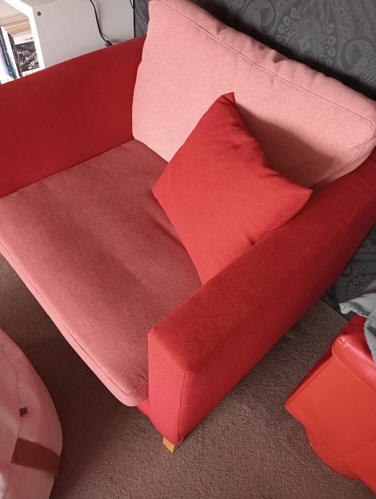 Ivm verhuizing: mooie, 3 kleuren rood, Loveseat, IZGST, Huis en Inrichting, Fauteuils, Ophalen, Minder dan 75 cm, Zo goed als nieuw