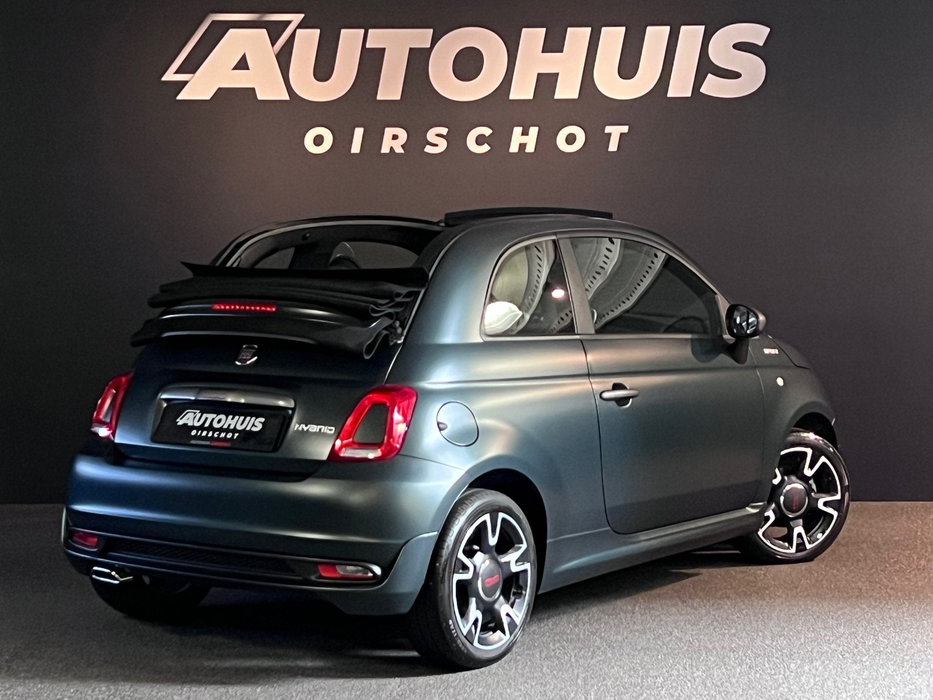Fiat 500 C 1.0 Hybrid Sport Matt groen/ Beats Audio/ Carplay, Automatische klimaatregeling, Cabriolet, 4 stoelen, Leder en Stof