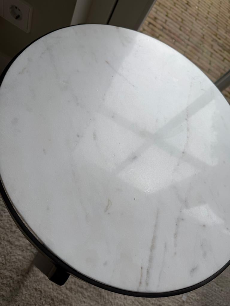 Stijlvolle bijzettafel met ijzeren frame en stenen blad, Minder dan 55 cm, Gebruikt, Metaal of Aluminium, Rond