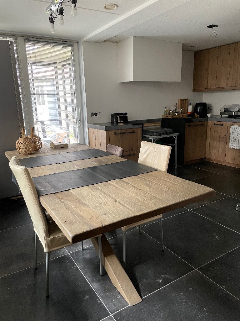 Prachtige eiken kloostertafel + 4 leren stoelen, 240x100cm, Ophalen, 100 tot 150 cm, Eikenhout, 200 cm of meer