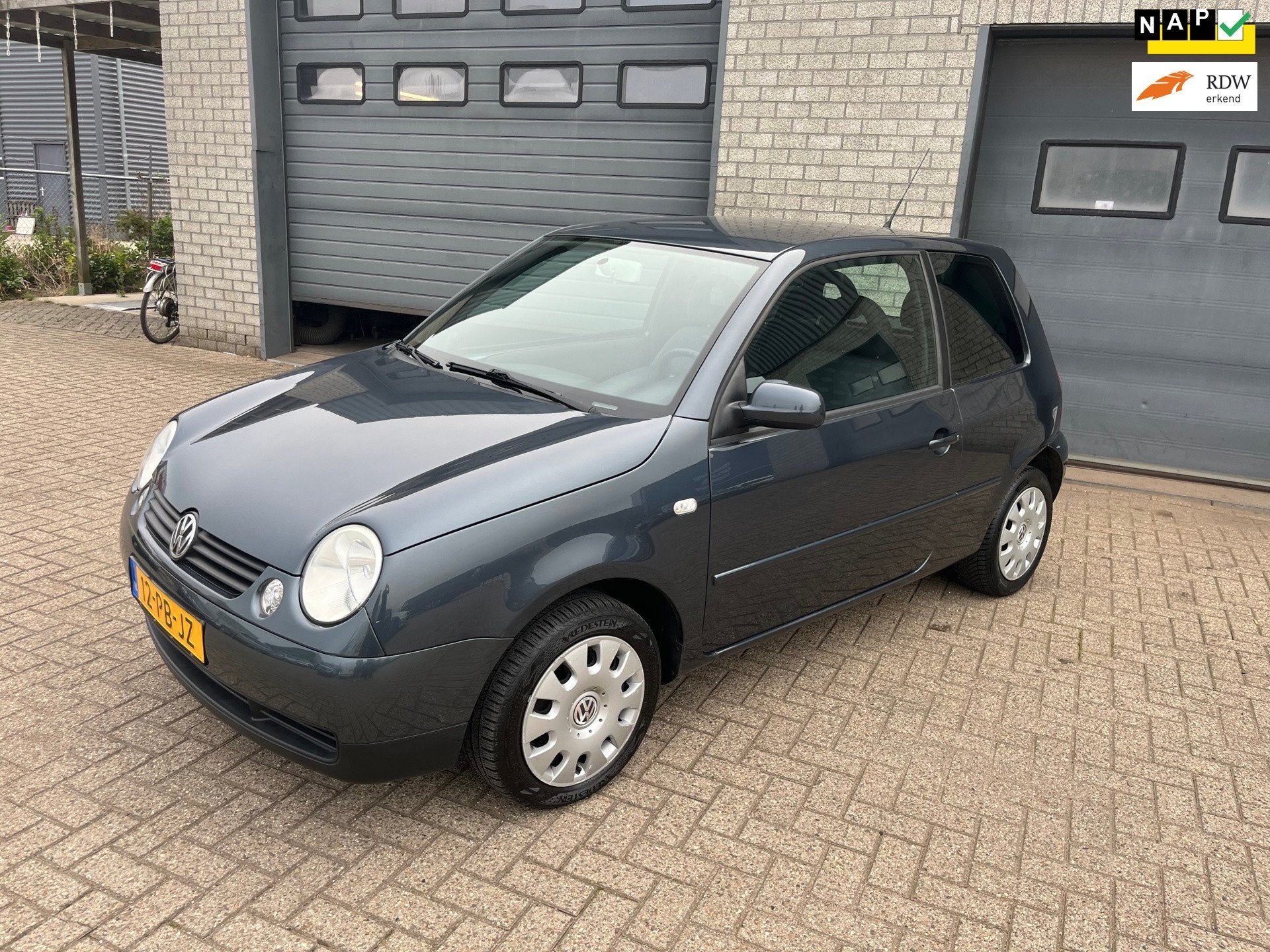 Volkswagen Lupo 1.4-16V Athene Automaat, 31 €/maand, 4 cilinders, Bedrijf, Grijs