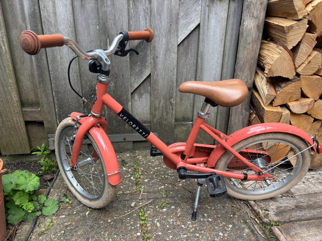 Veloretti Kinderfiets Zalmroze 16 inch - Gebruikt maar perfe, Ophalen, Gebruikt, 16 tot 20 inch