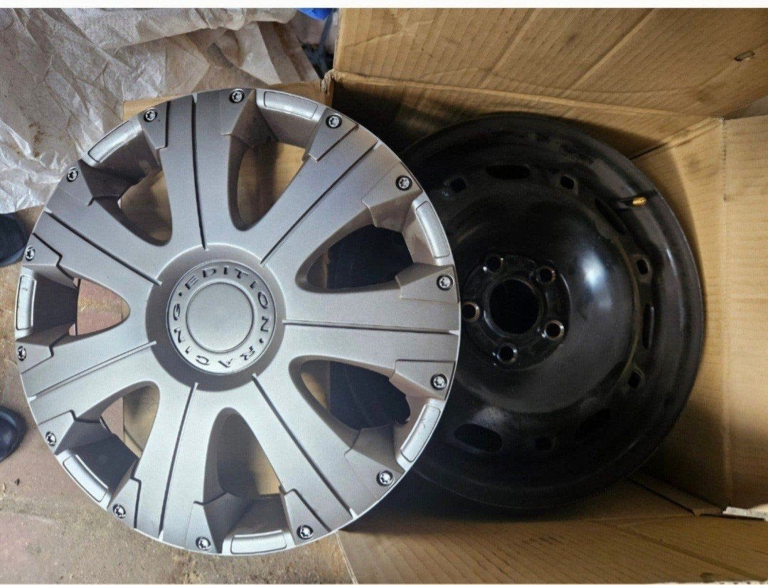 4x Stalen velgen VW Polo (9N) 2006 - incl. wieldoppen, Ophalen
