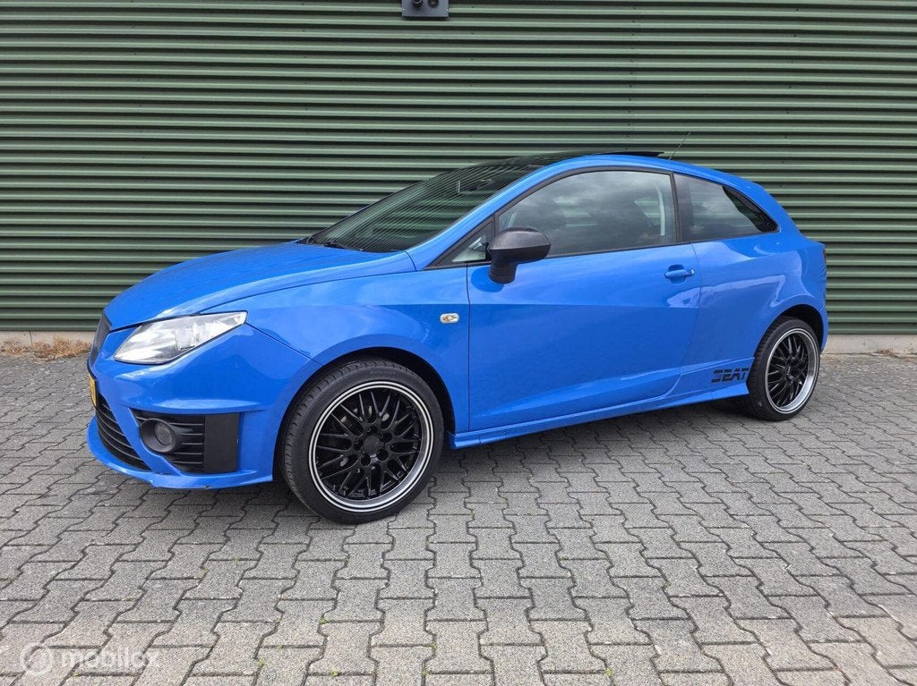 Seat Ibiza SC 1.4 Stylance|Panorama dak|Airco|17"|Sportief!, Voorwielaandrijving, Gebruikt, Zwart, Blauw
