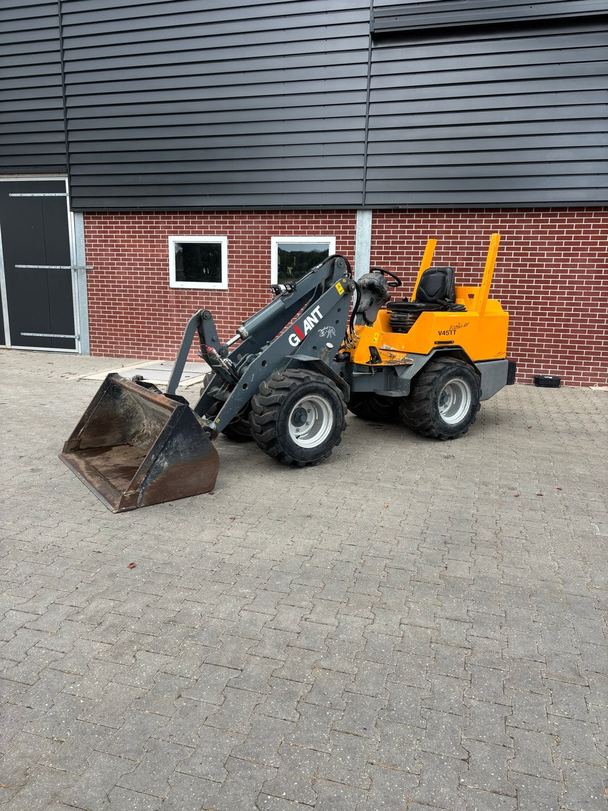 Giant V451T Minishovel/Wiellader, Ophalen, Wiellader of Shovel