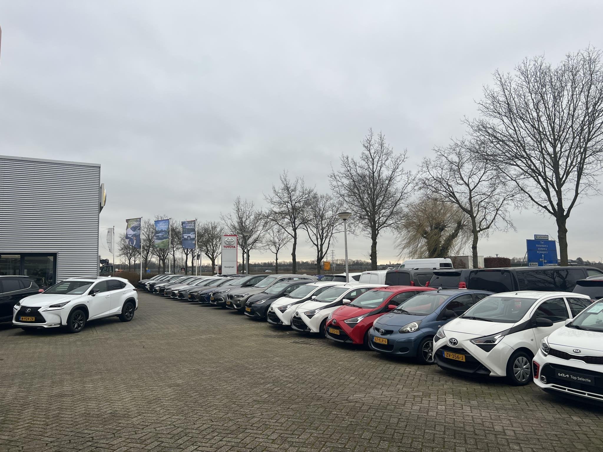 Foto 43 van Toyota Corolla Cross Hybrid 200 Dynamic MEERDERE KLEUREN LEV