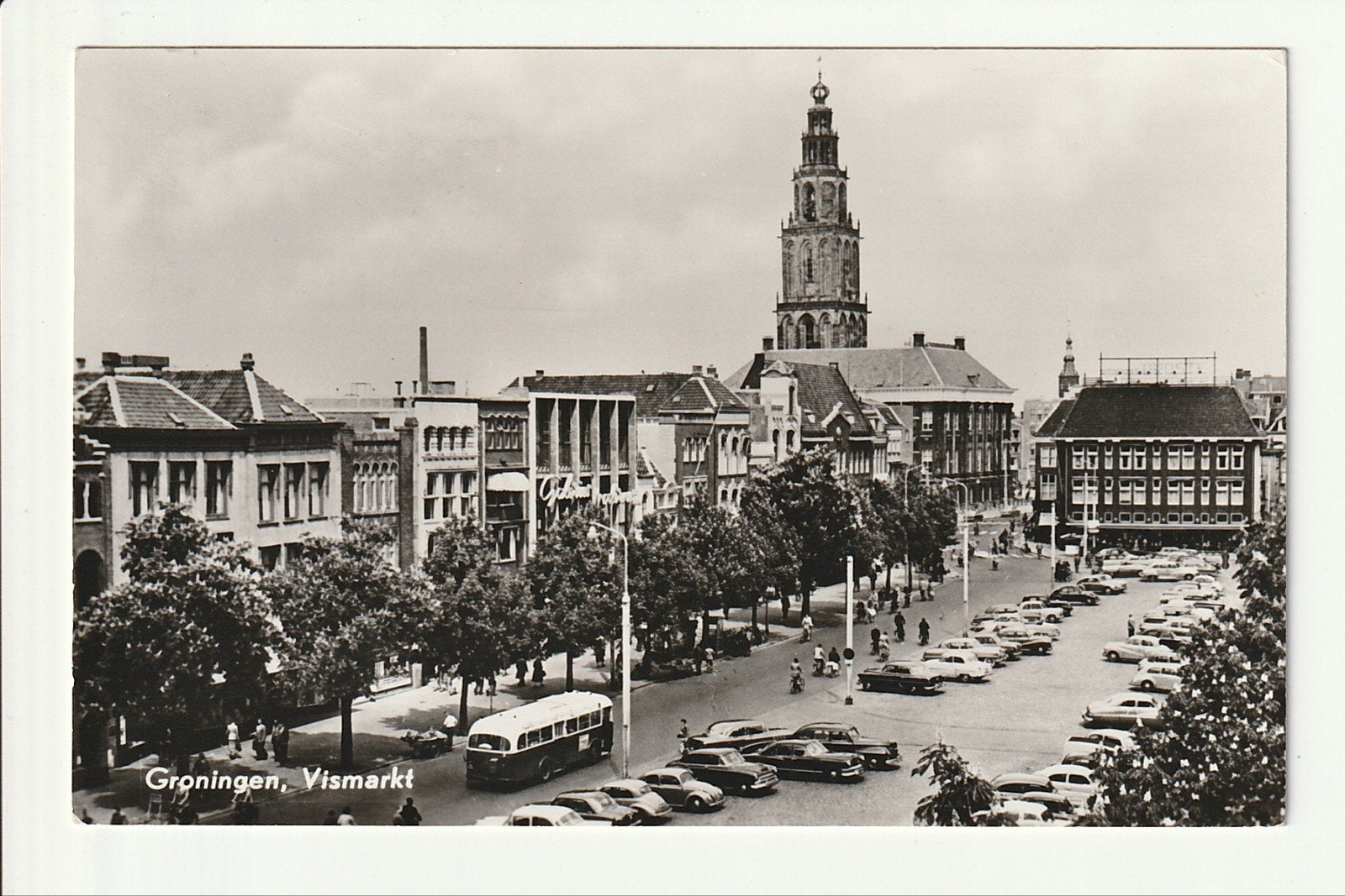 GRONINGEN VISMARKT MARTINITOREN STADHUIS AUTO'S STADSBUS, Ophalen of Verzenden, 1960 tot 1980, Gelopen, Groningen